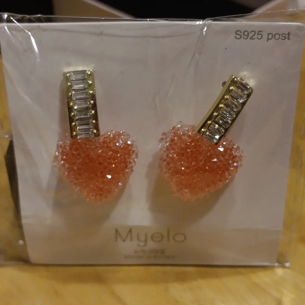 Pink Heart Post Earrings NWT - Picture 1 of 1